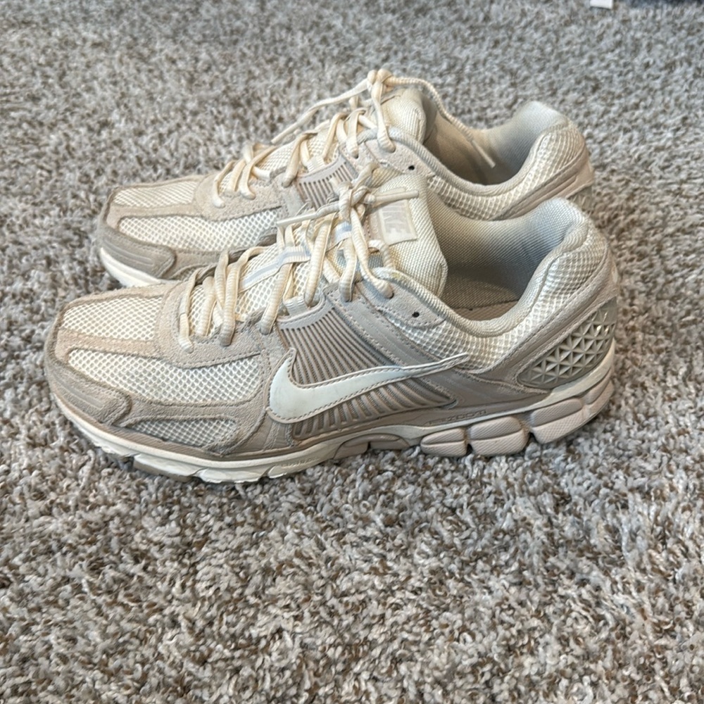 size 10.5 vomero 5 used OPEN TO NEGOTIATION